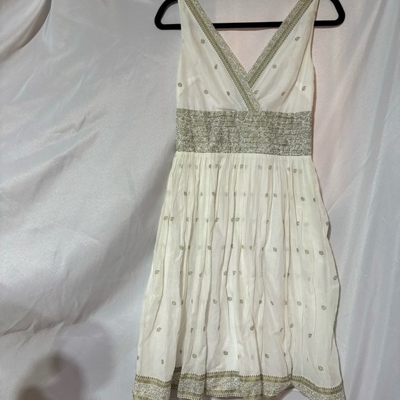 BOGO Isaac Mizrahi White & Gold Lined Sleeveless Dress Size 2 - Picture 1 of 9